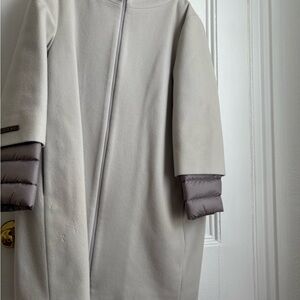 Peserico Elegant Cream and Gray Puffer Jacket